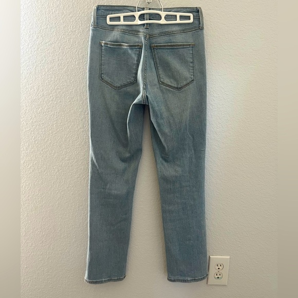 “Universal thread” light wash jeans - Picture 4 of 5